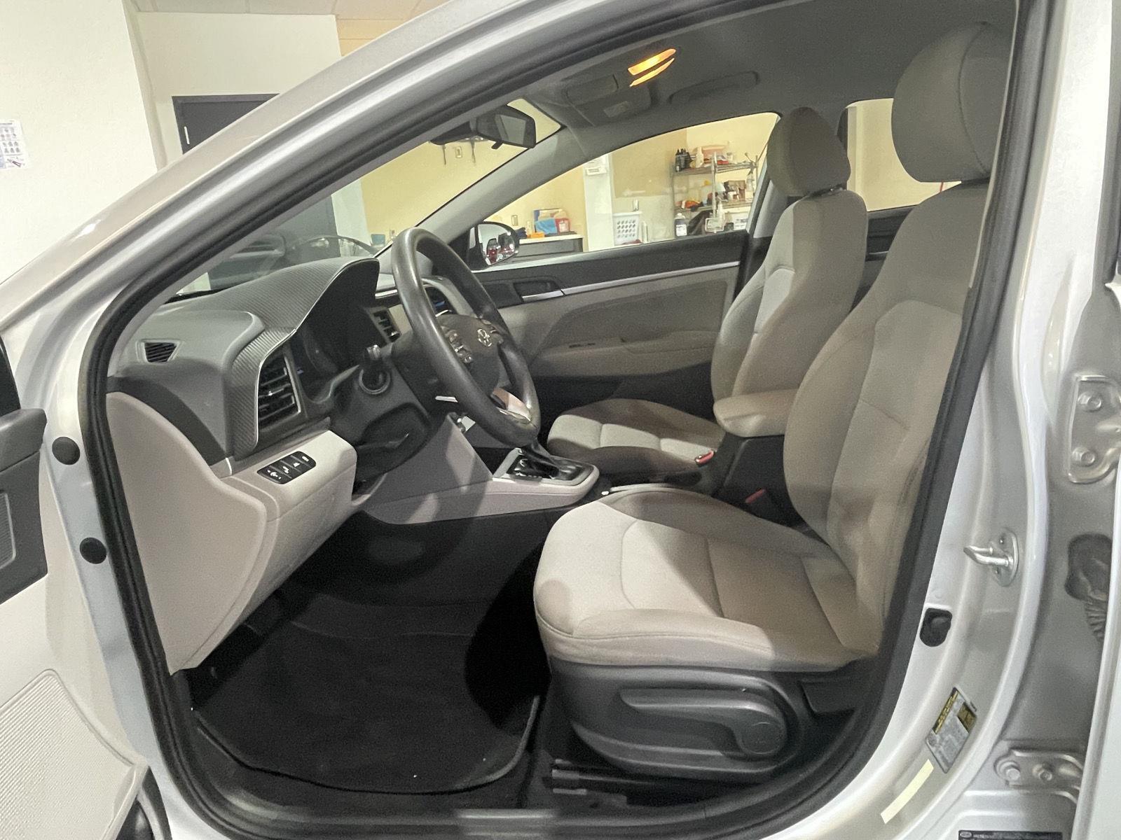 Vehicle photo 19