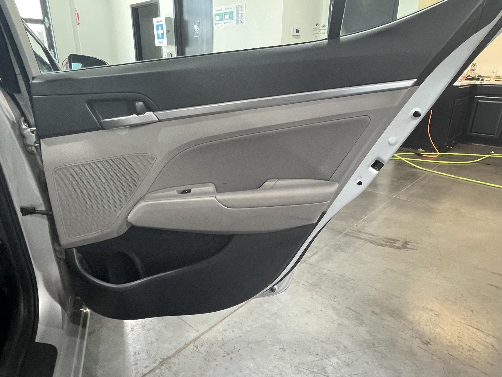 Vehicle photo 25