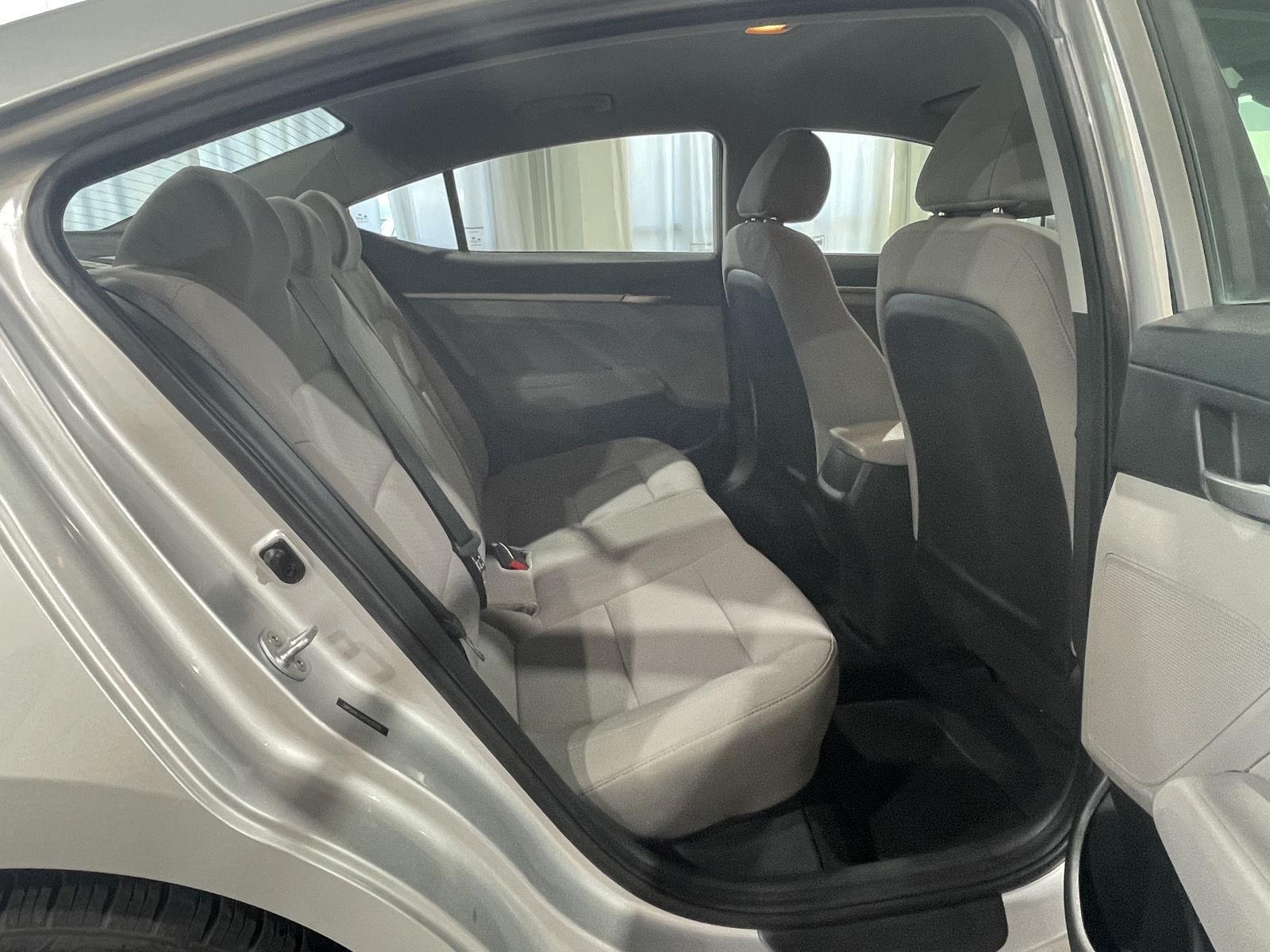 Vehicle photo 26