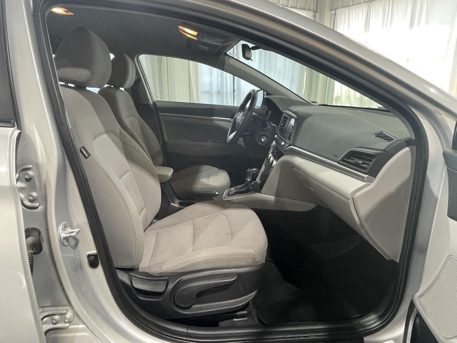 Vehicle photo 28