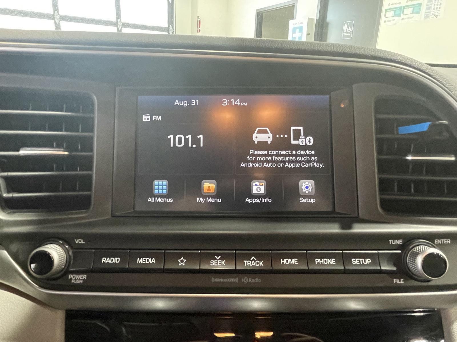 Vehicle photo 30