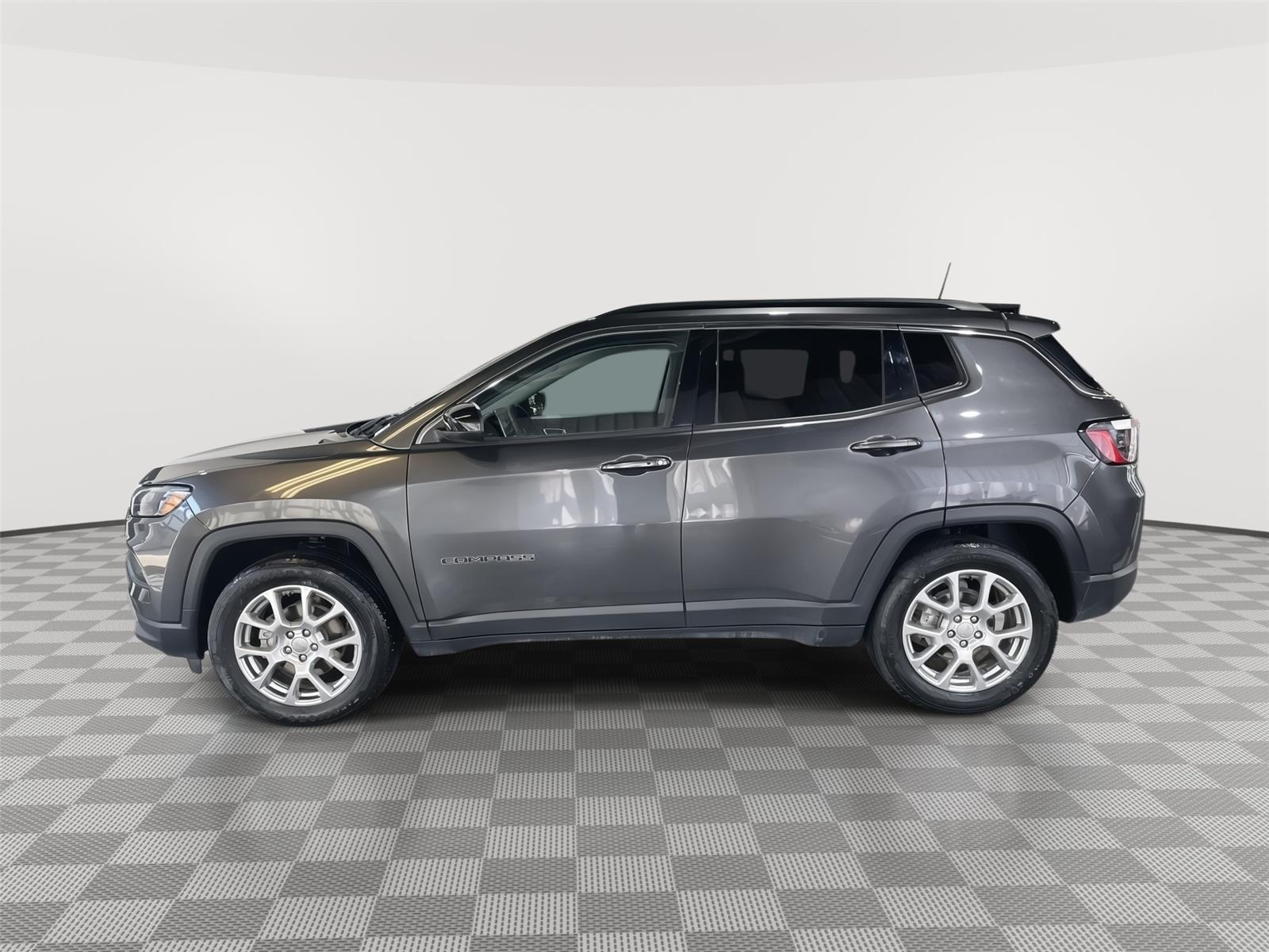 Vehicle photo 2
