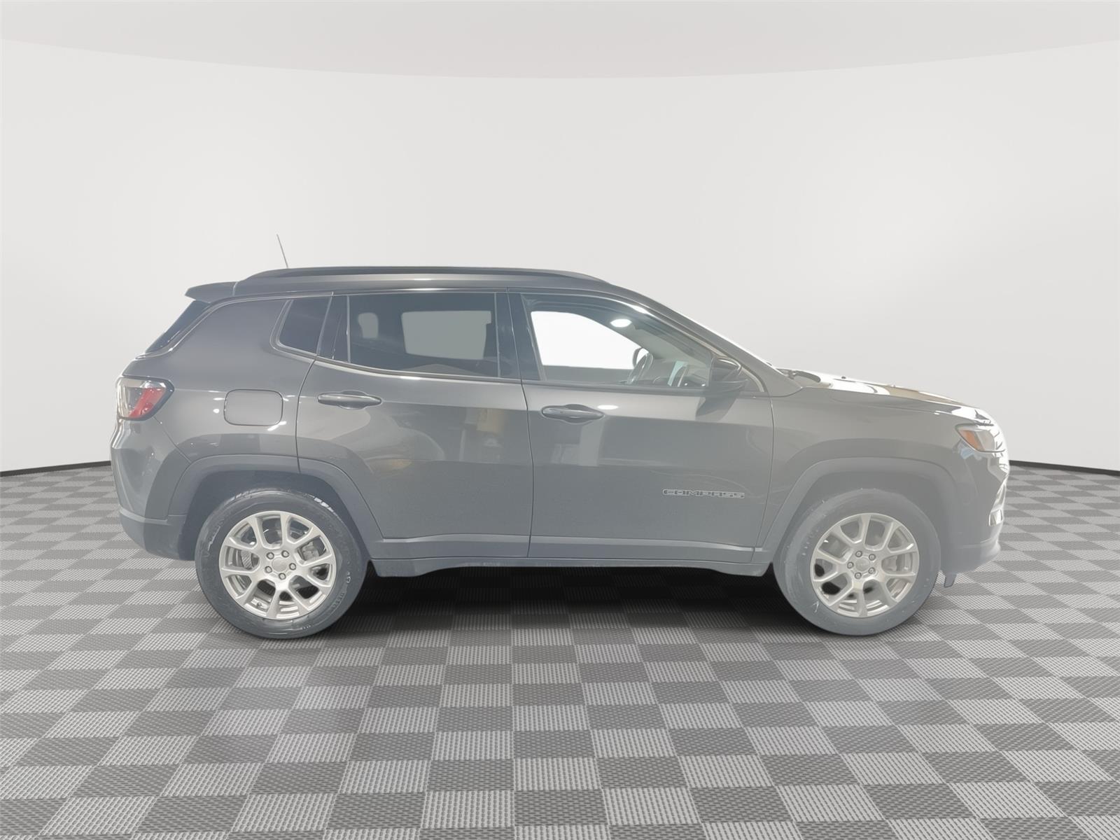 Vehicle photo 6