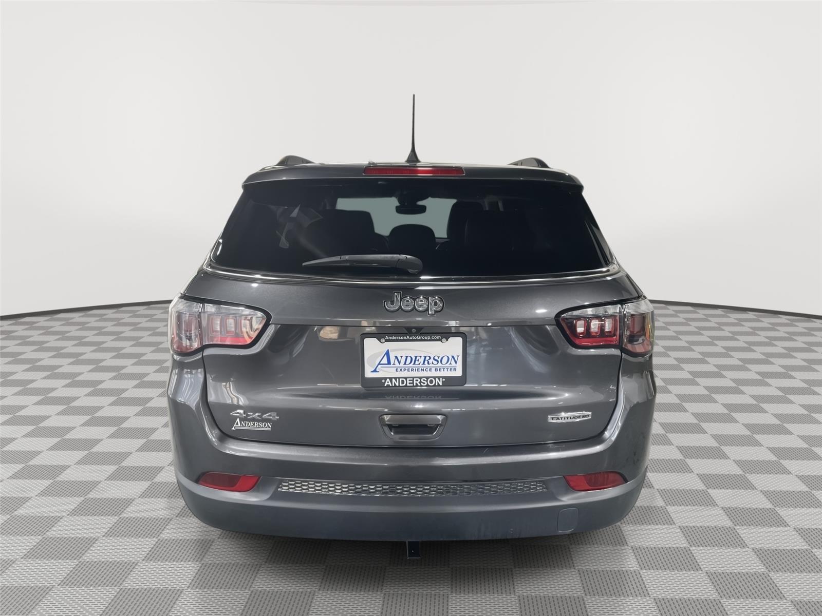 Vehicle photo 8