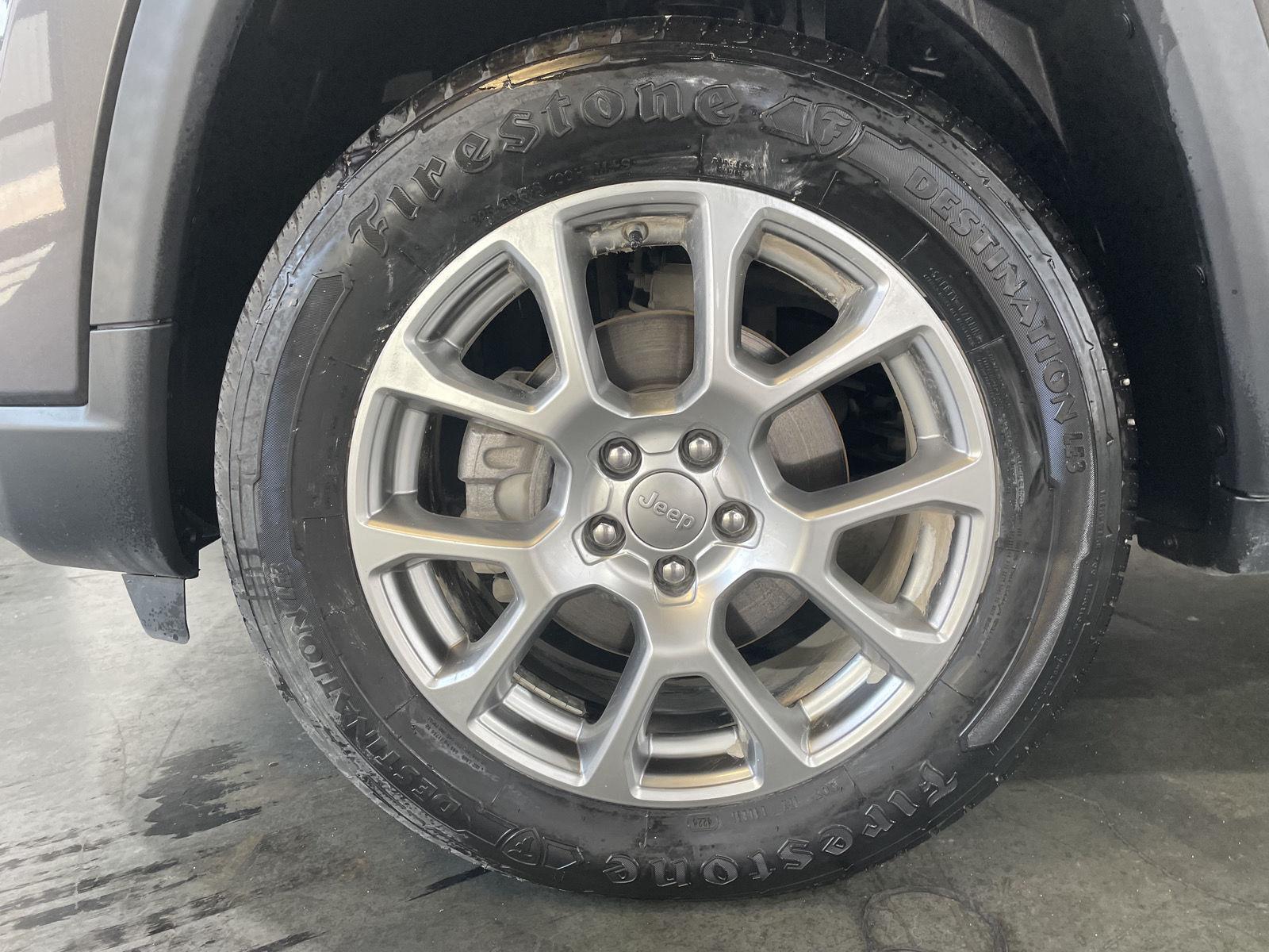 Vehicle photo 10