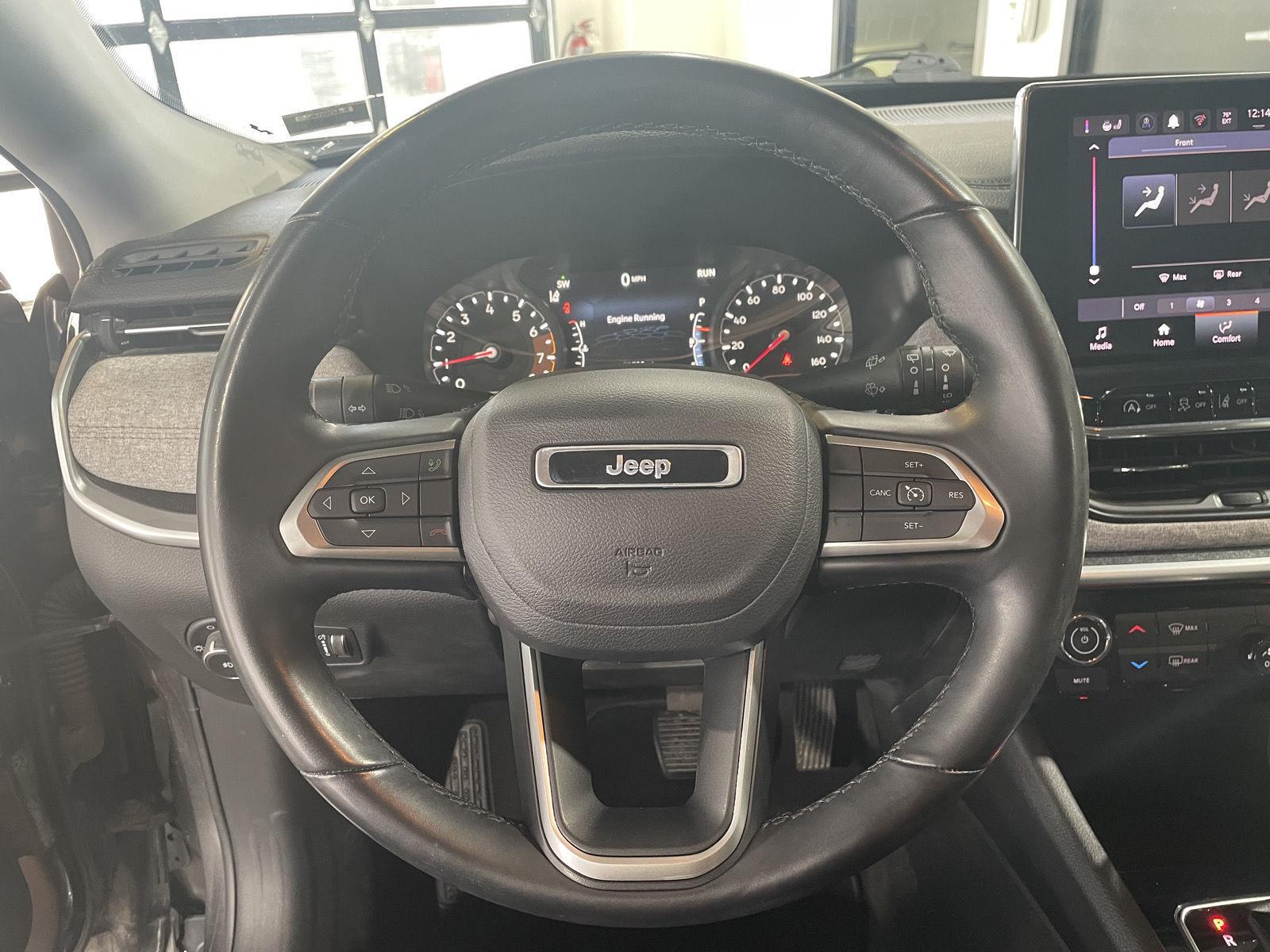 Vehicle photo 12