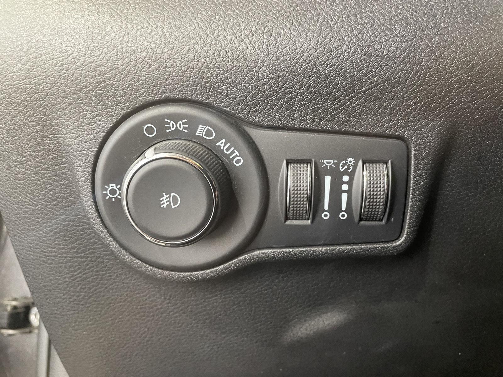 Vehicle photo 16