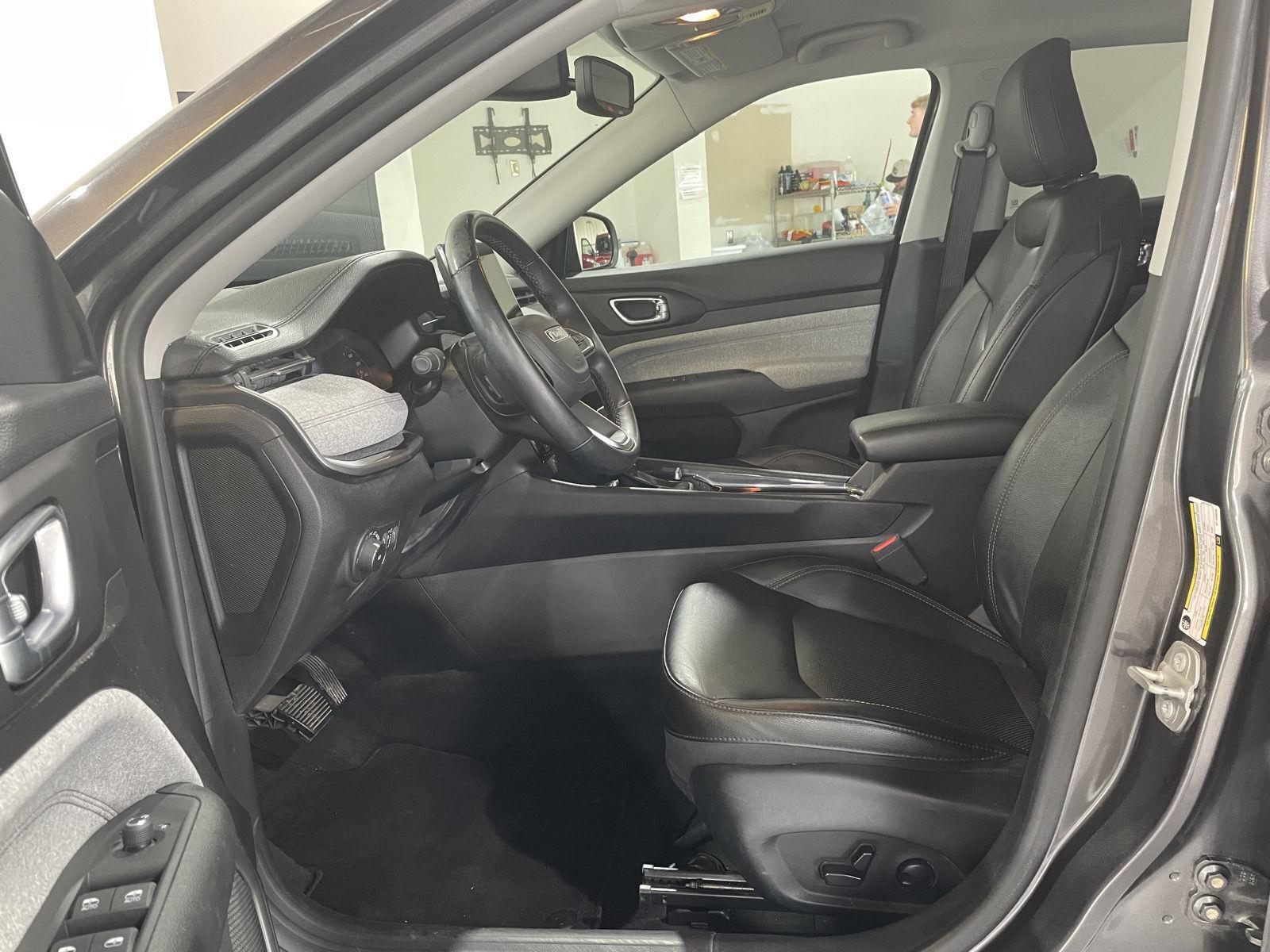 Vehicle photo 19