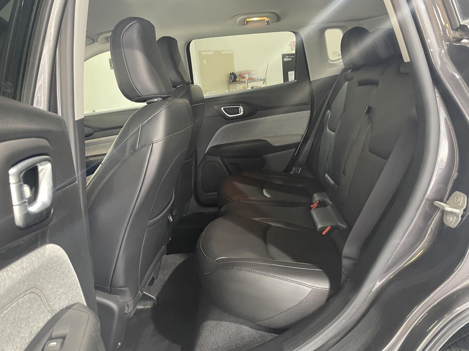 Vehicle photo 24