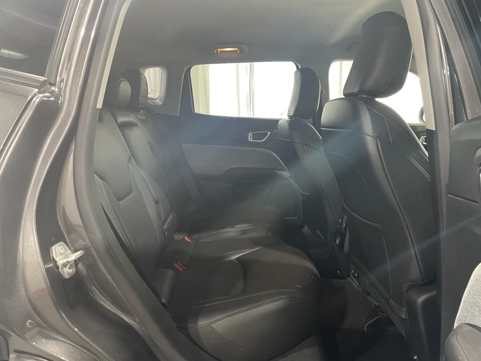 Vehicle photo 26
