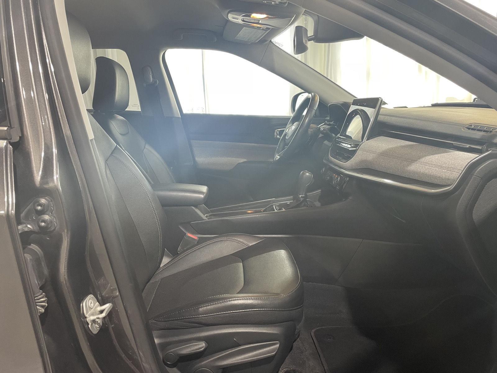 Vehicle photo 28