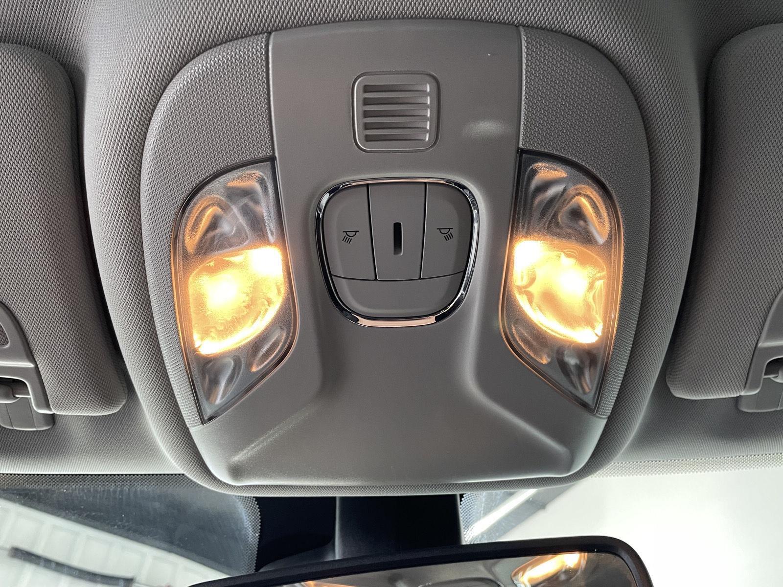 Vehicle photo 30