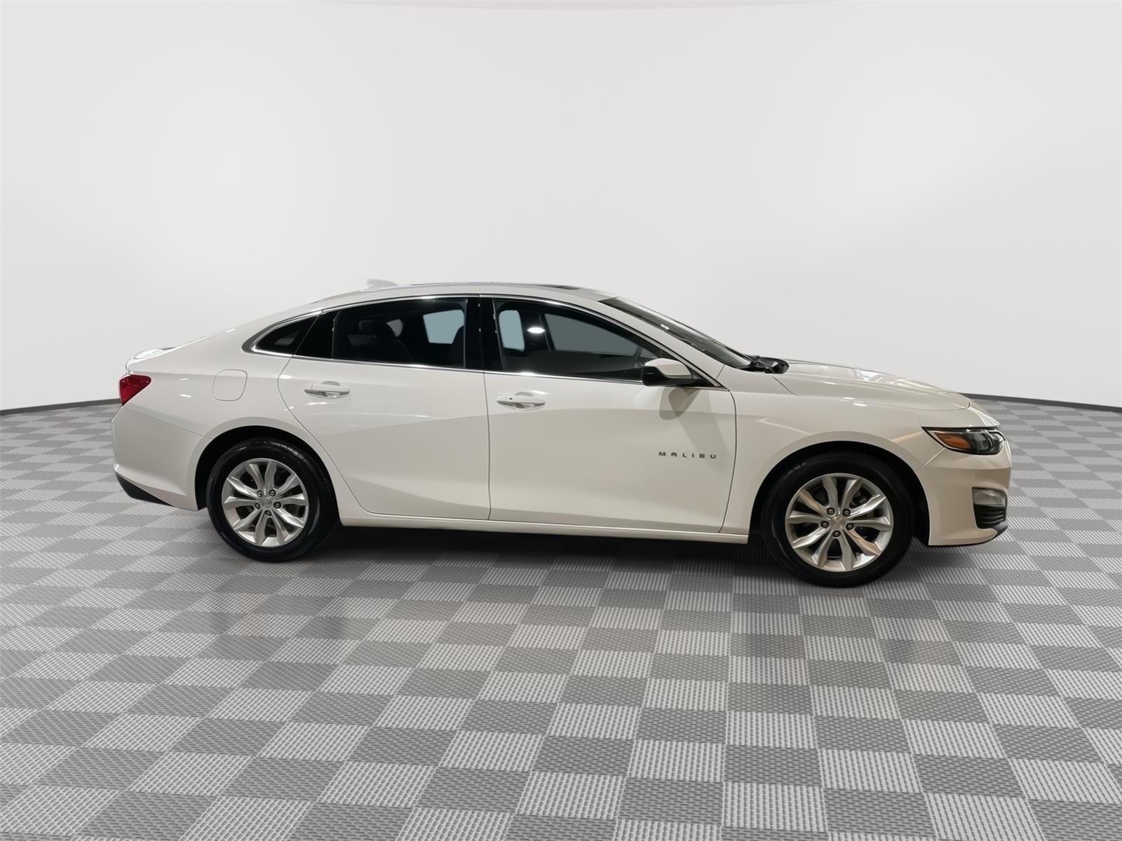 Vehicle photo 6
