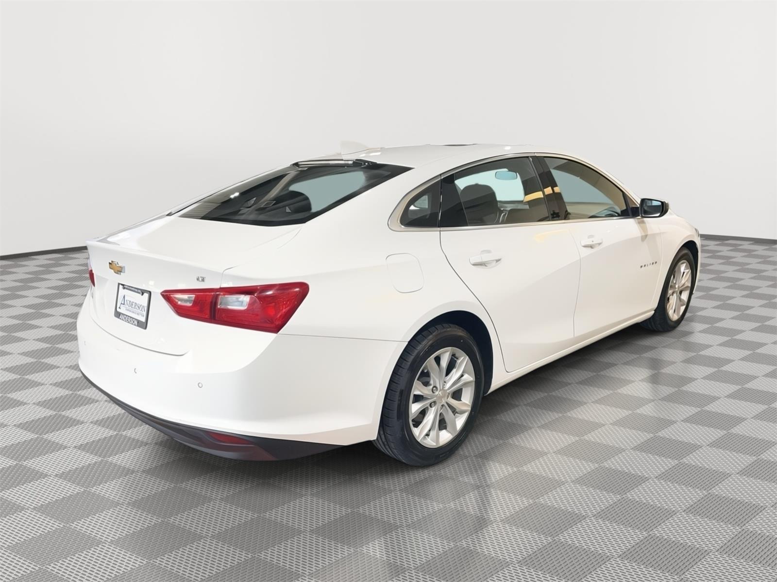 Vehicle photo 7