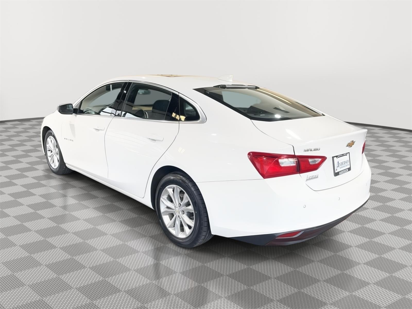 Vehicle photo 9