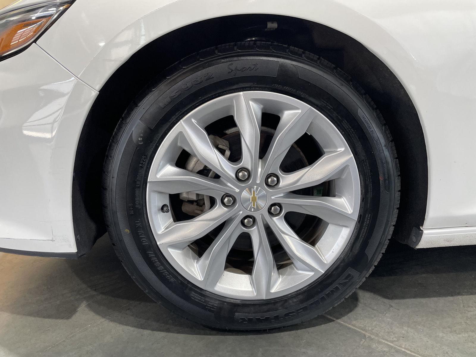 Vehicle photo 10