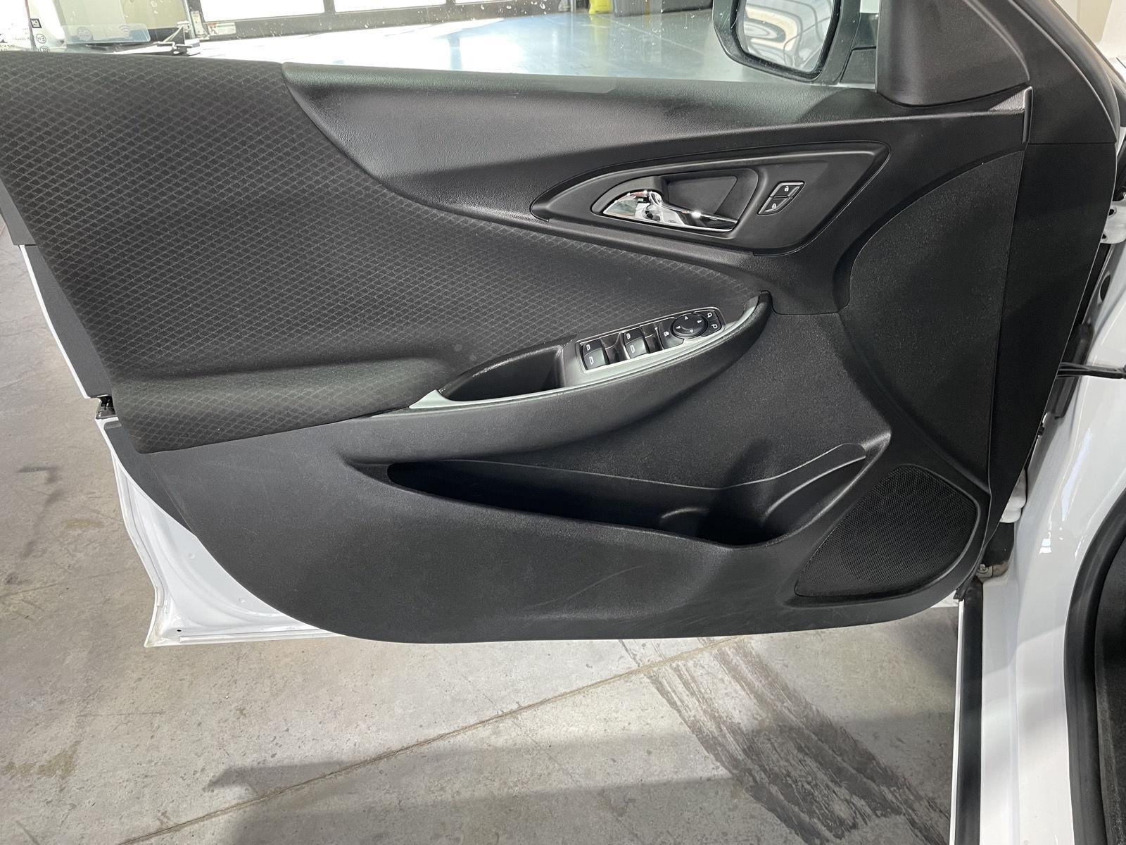 Vehicle photo 17