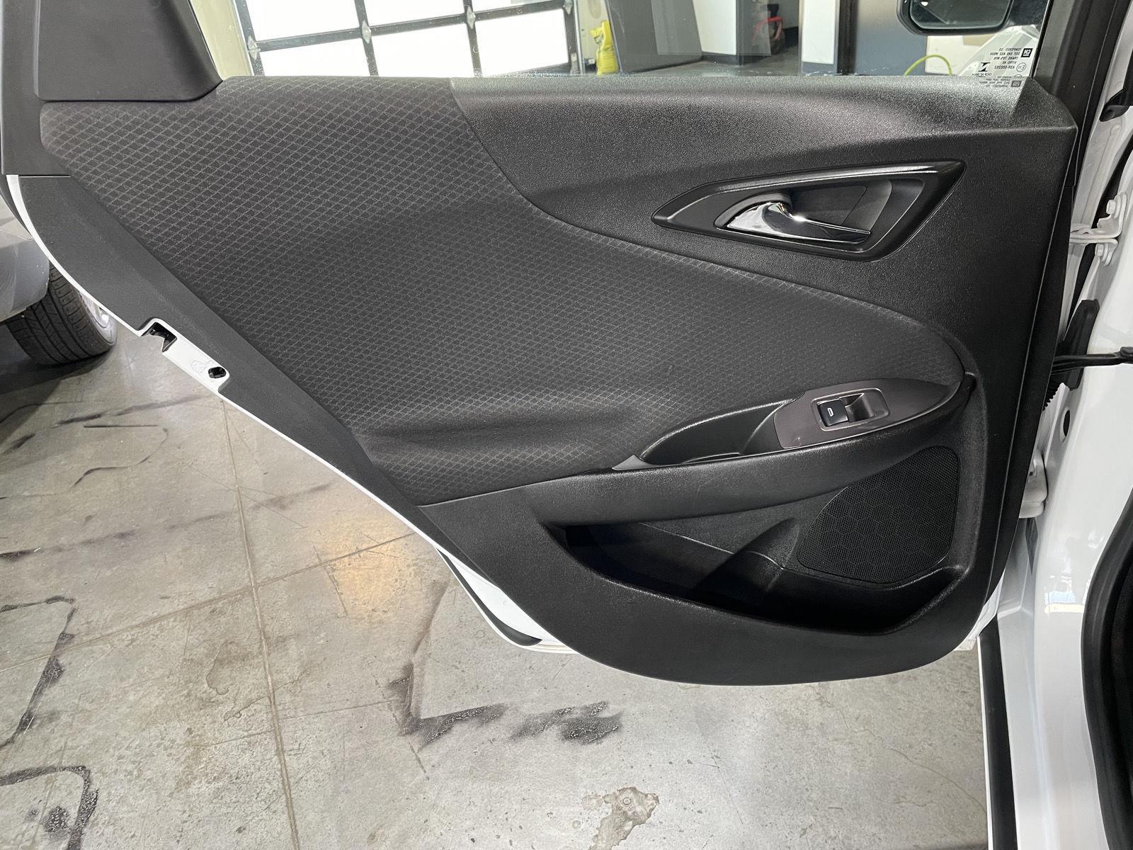 Vehicle photo 19