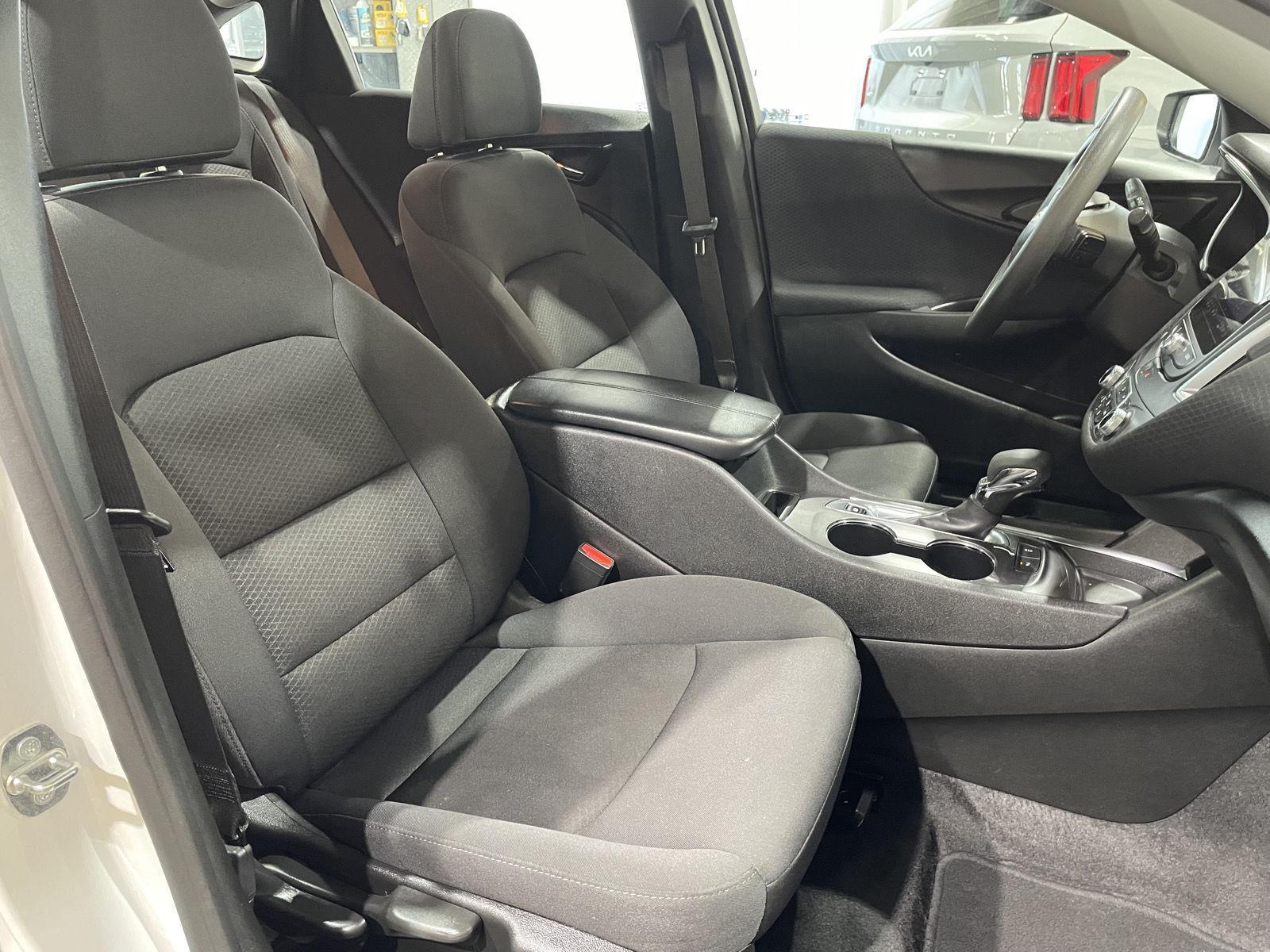 Vehicle photo 24