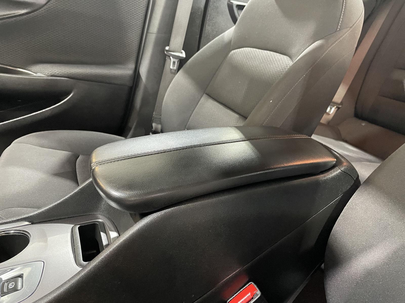 Vehicle photo 30