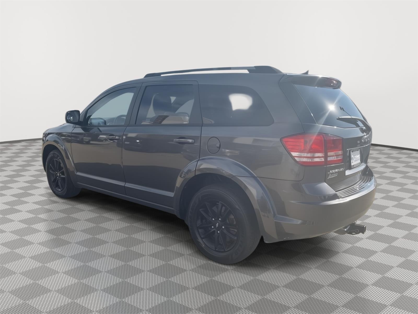 Vehicle photo 9