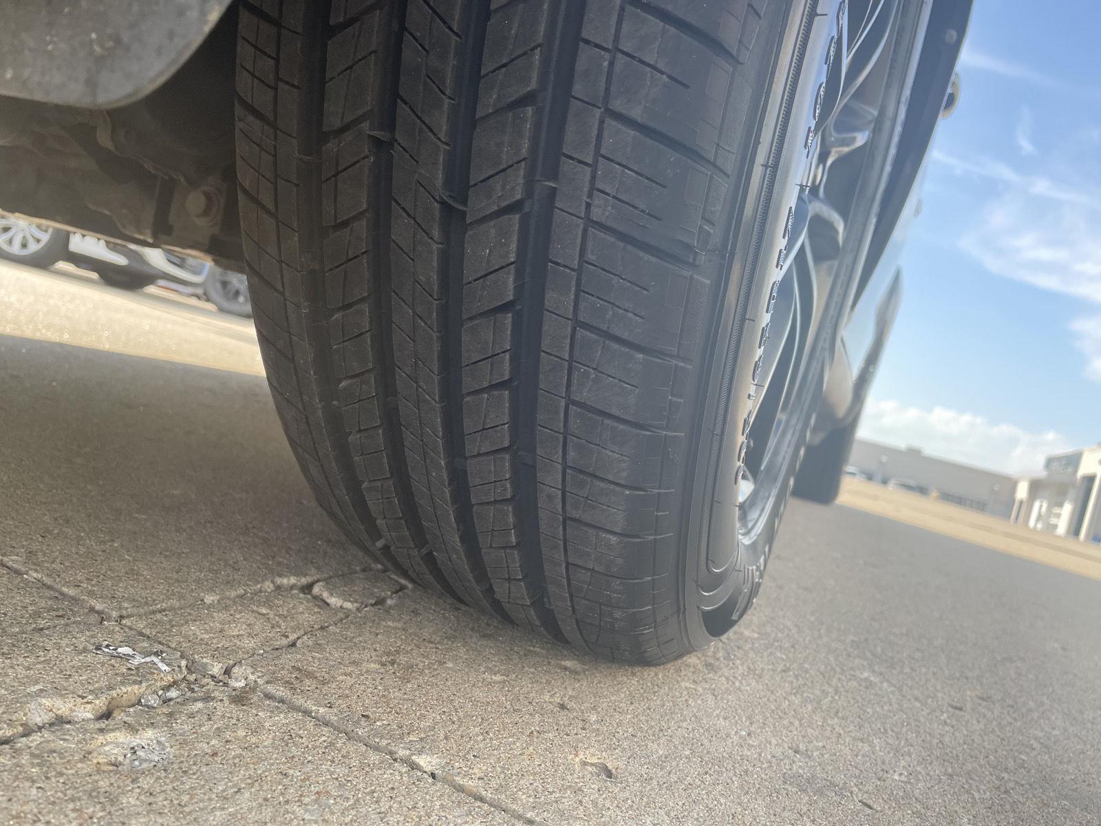 Vehicle photo 11