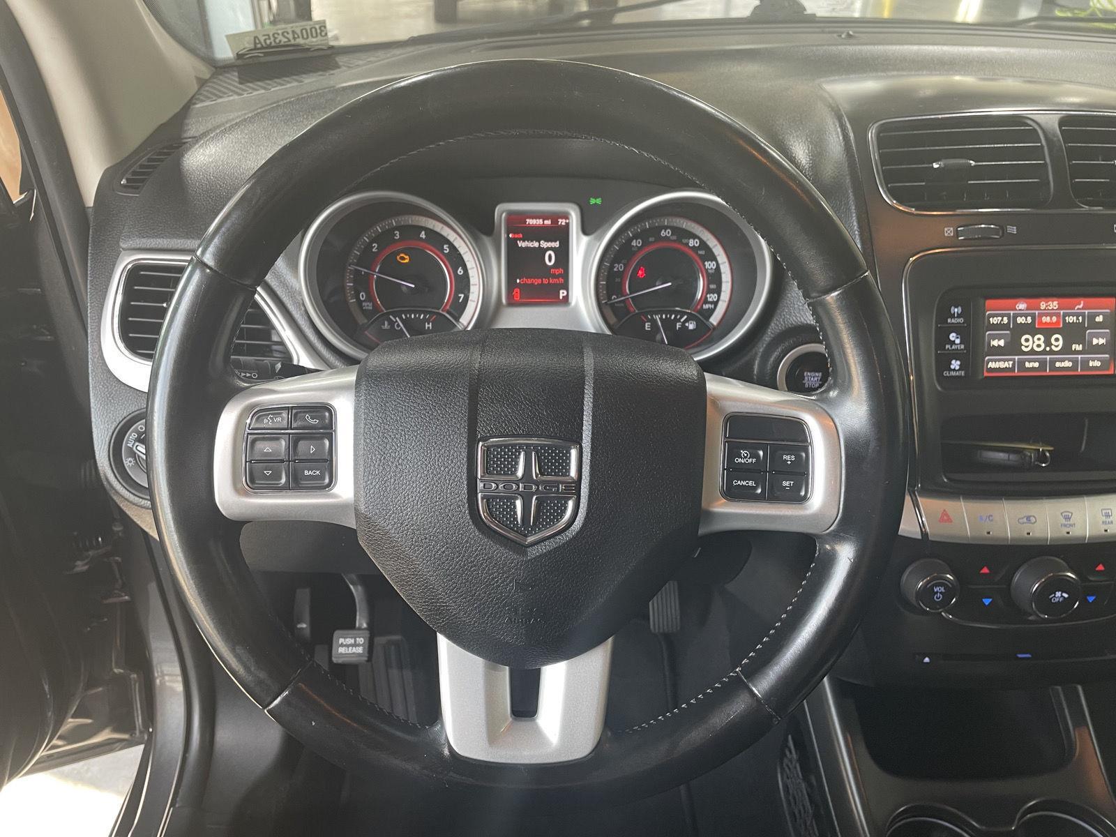 Vehicle photo 12