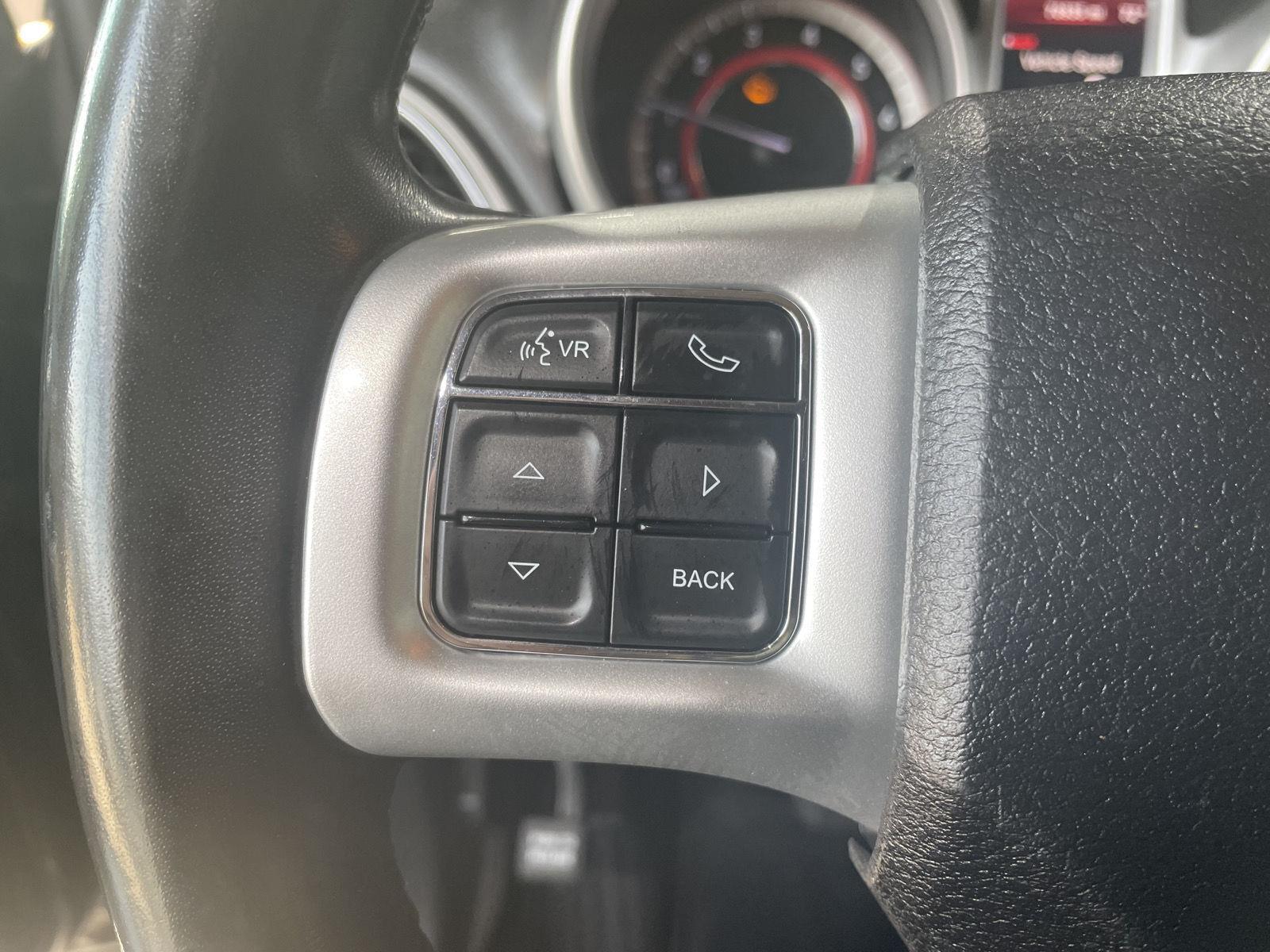 Vehicle photo 14