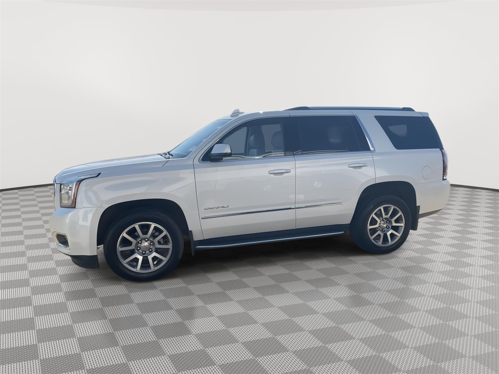 Vehicle photo 2
