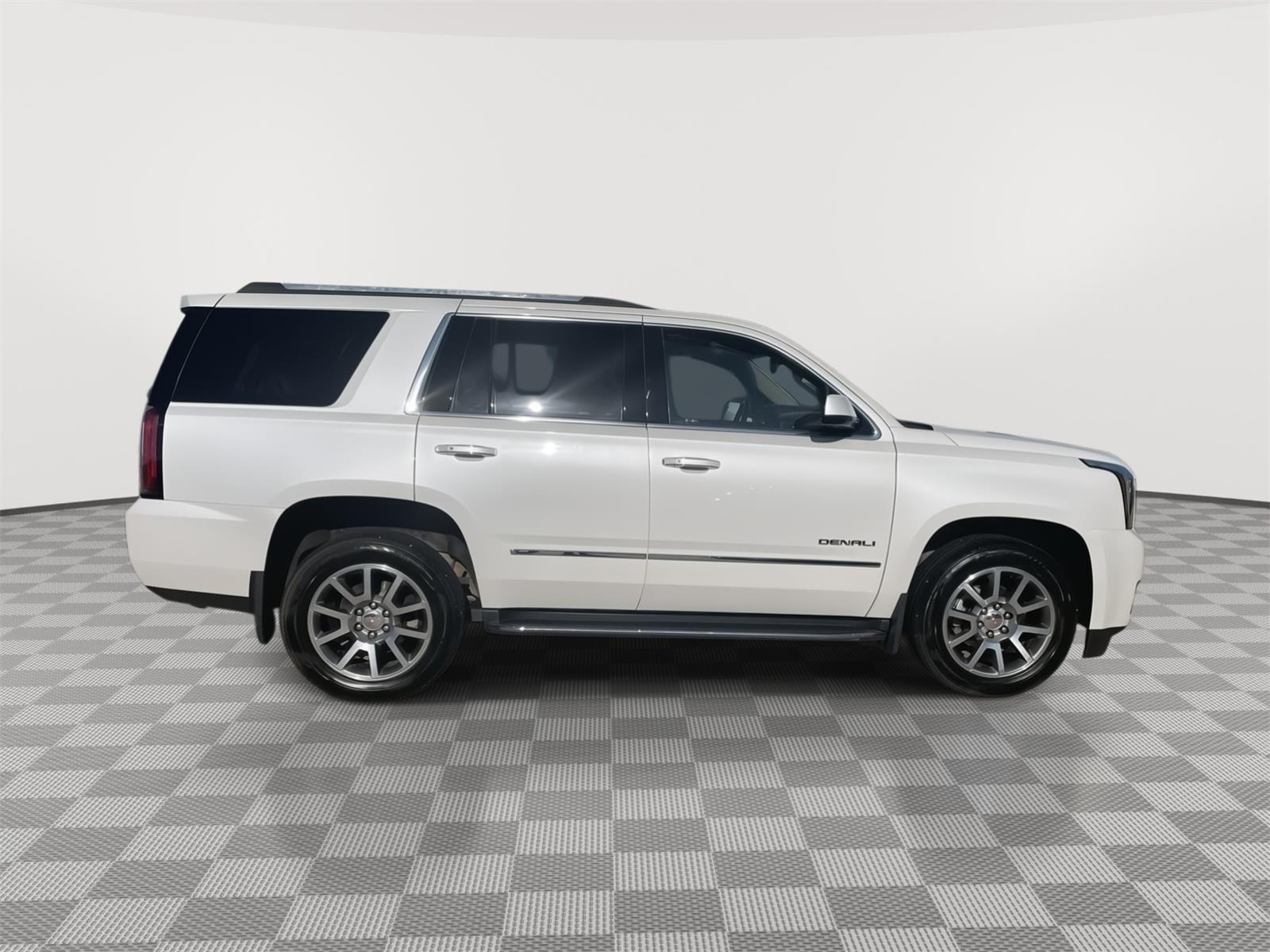 Vehicle photo 6
