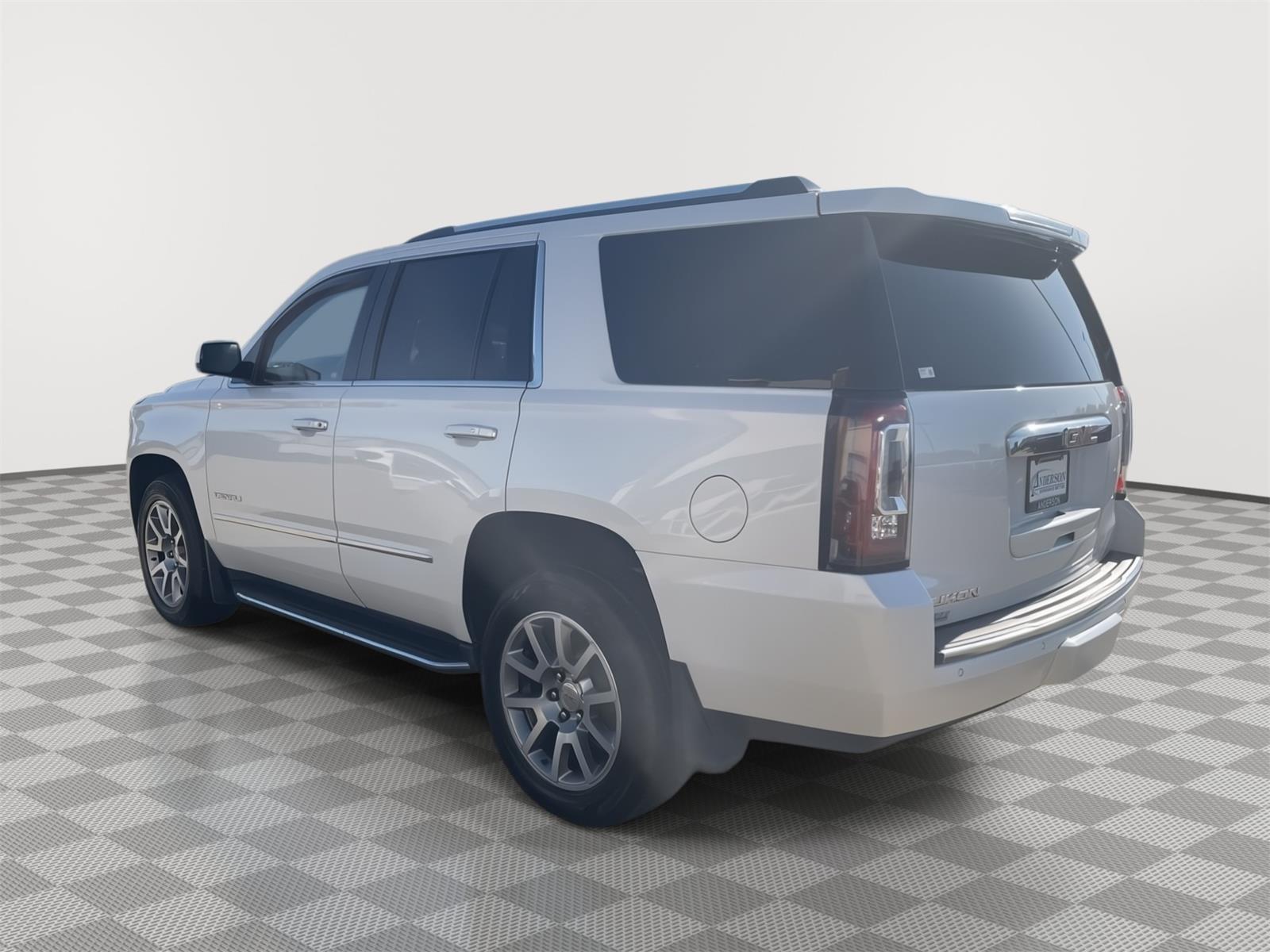 Vehicle photo 9
