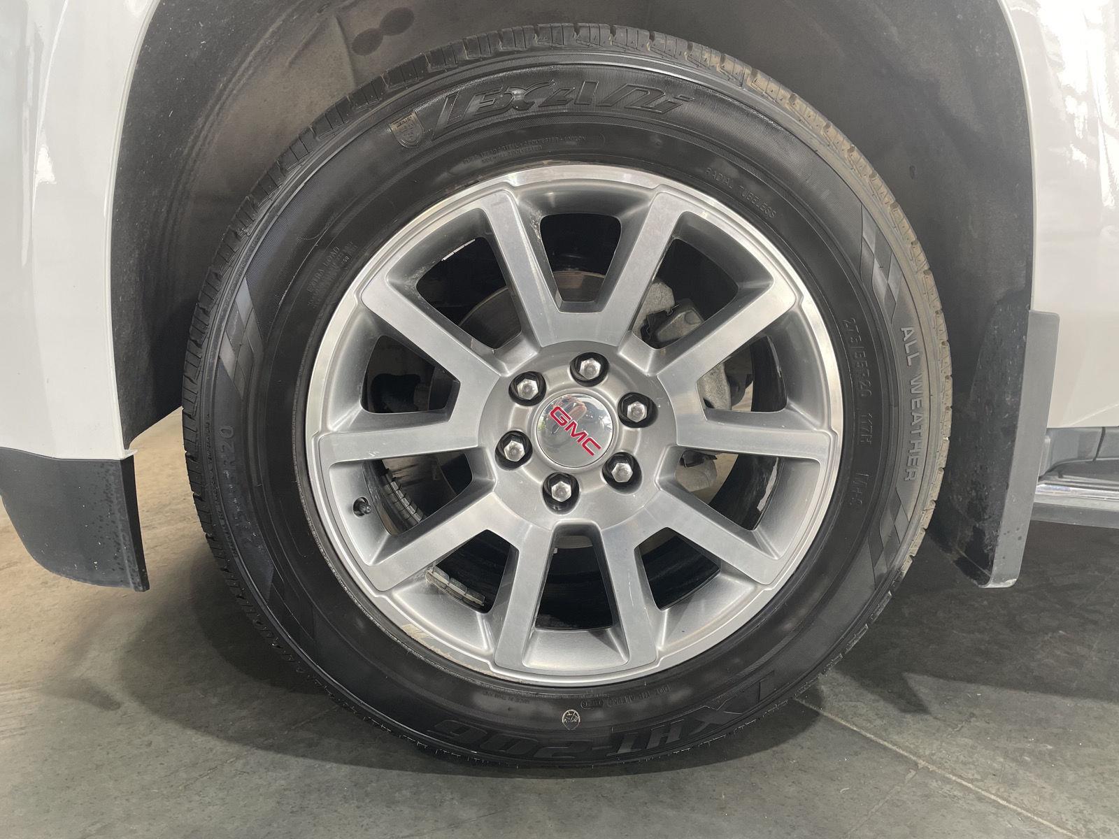 Vehicle photo 10