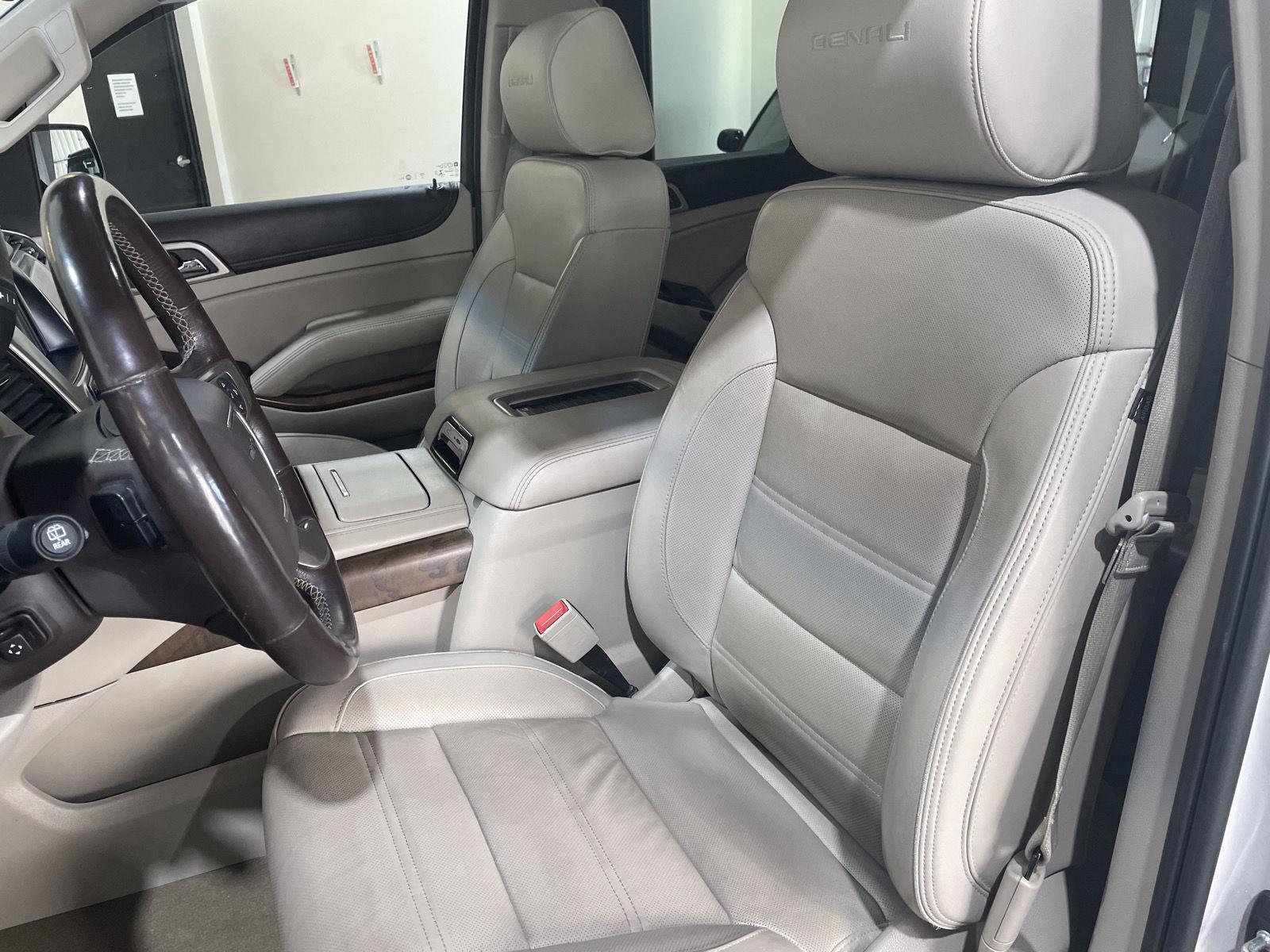 Vehicle photo 19