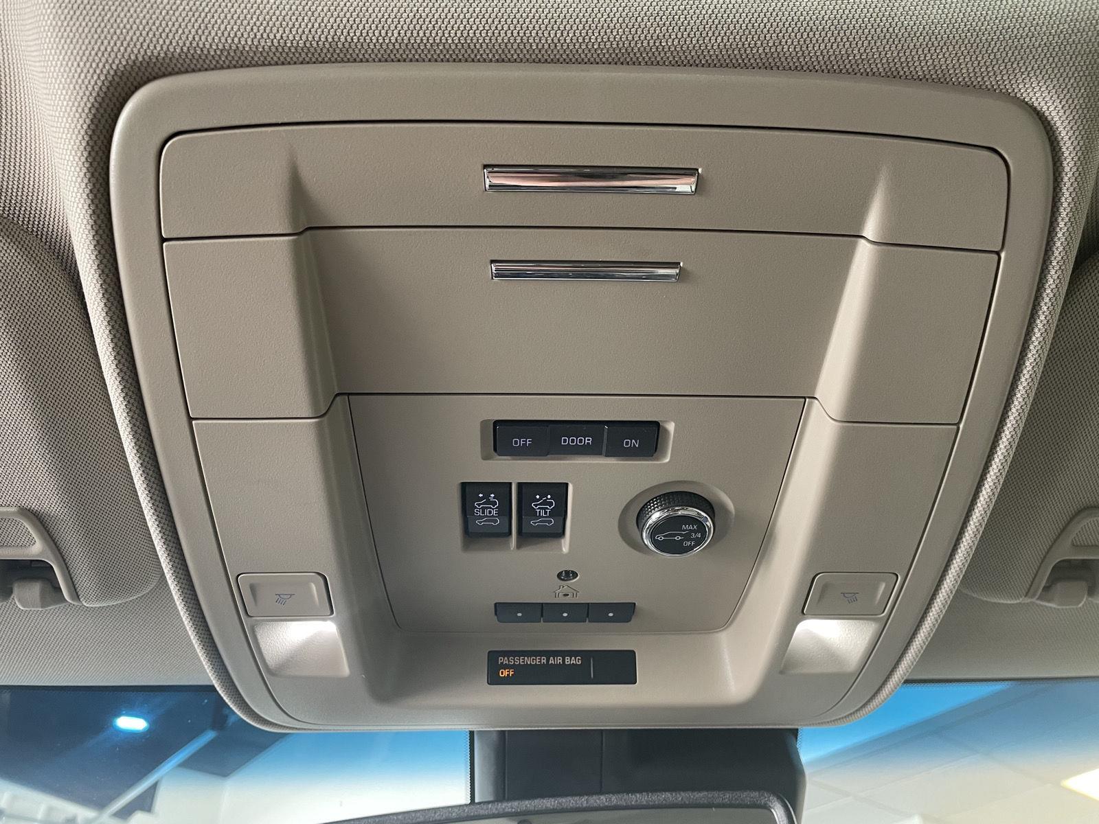 Vehicle photo 30