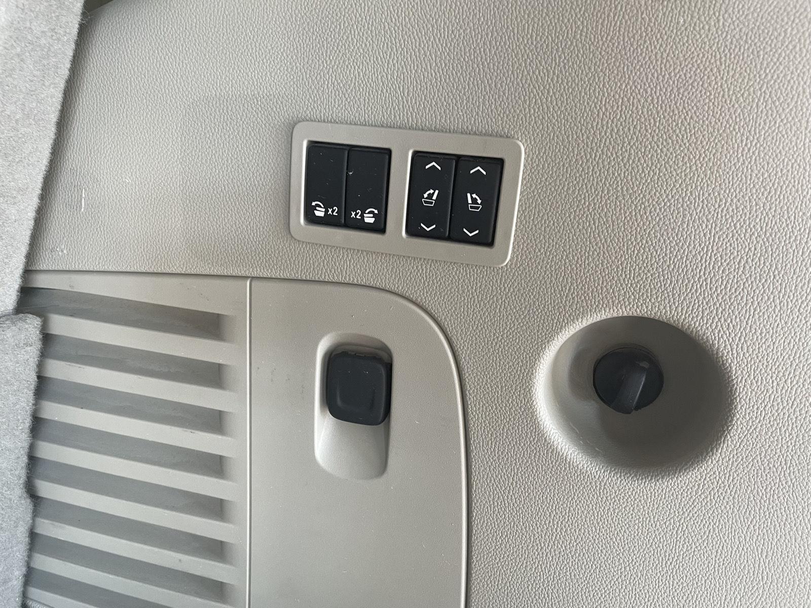 Vehicle photo 44