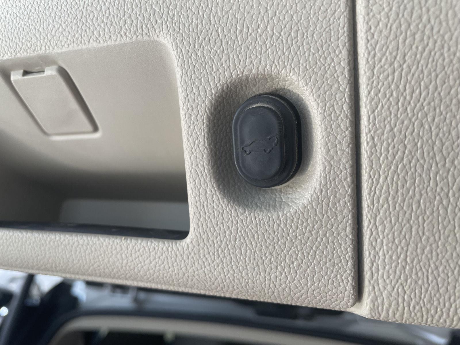 Vehicle photo 45