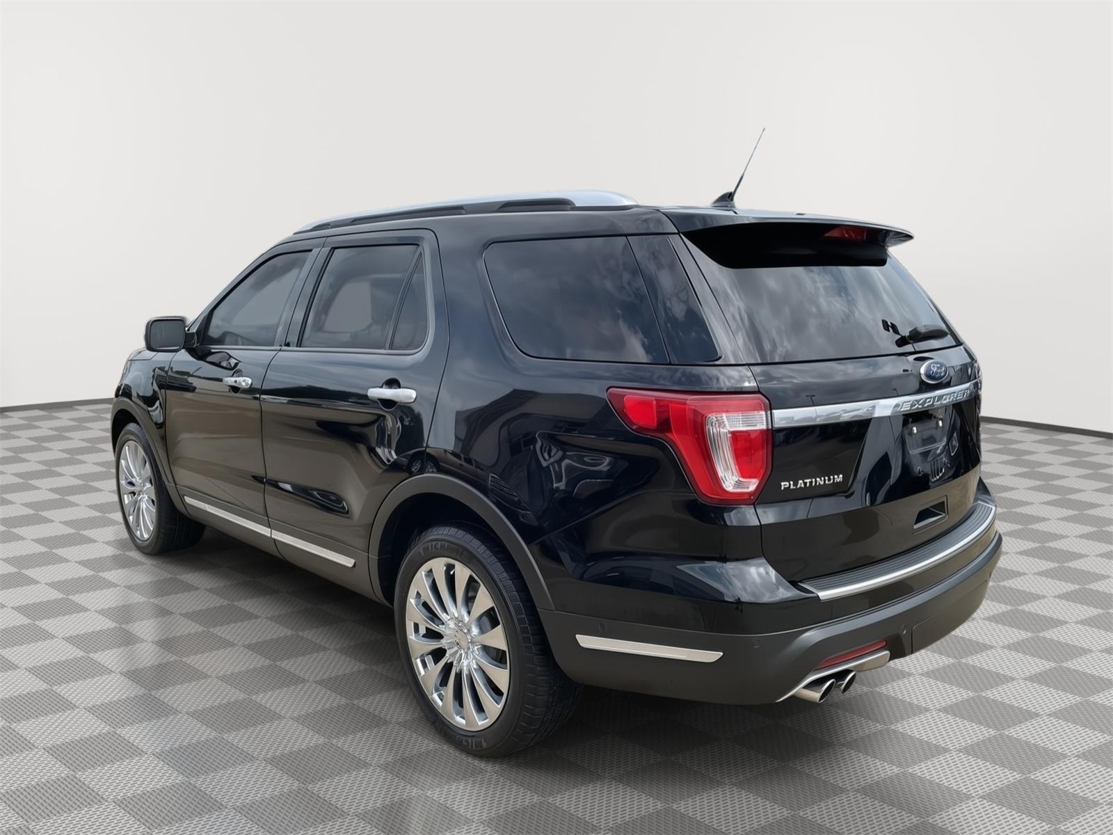 Vehicle photo 4