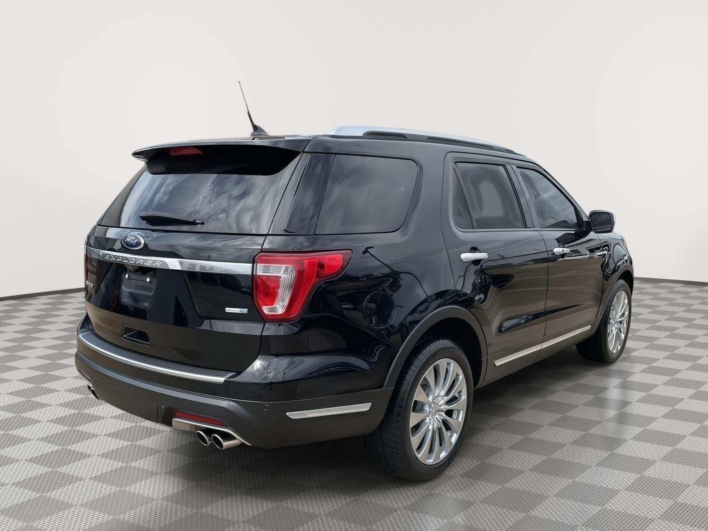 Vehicle photo 6