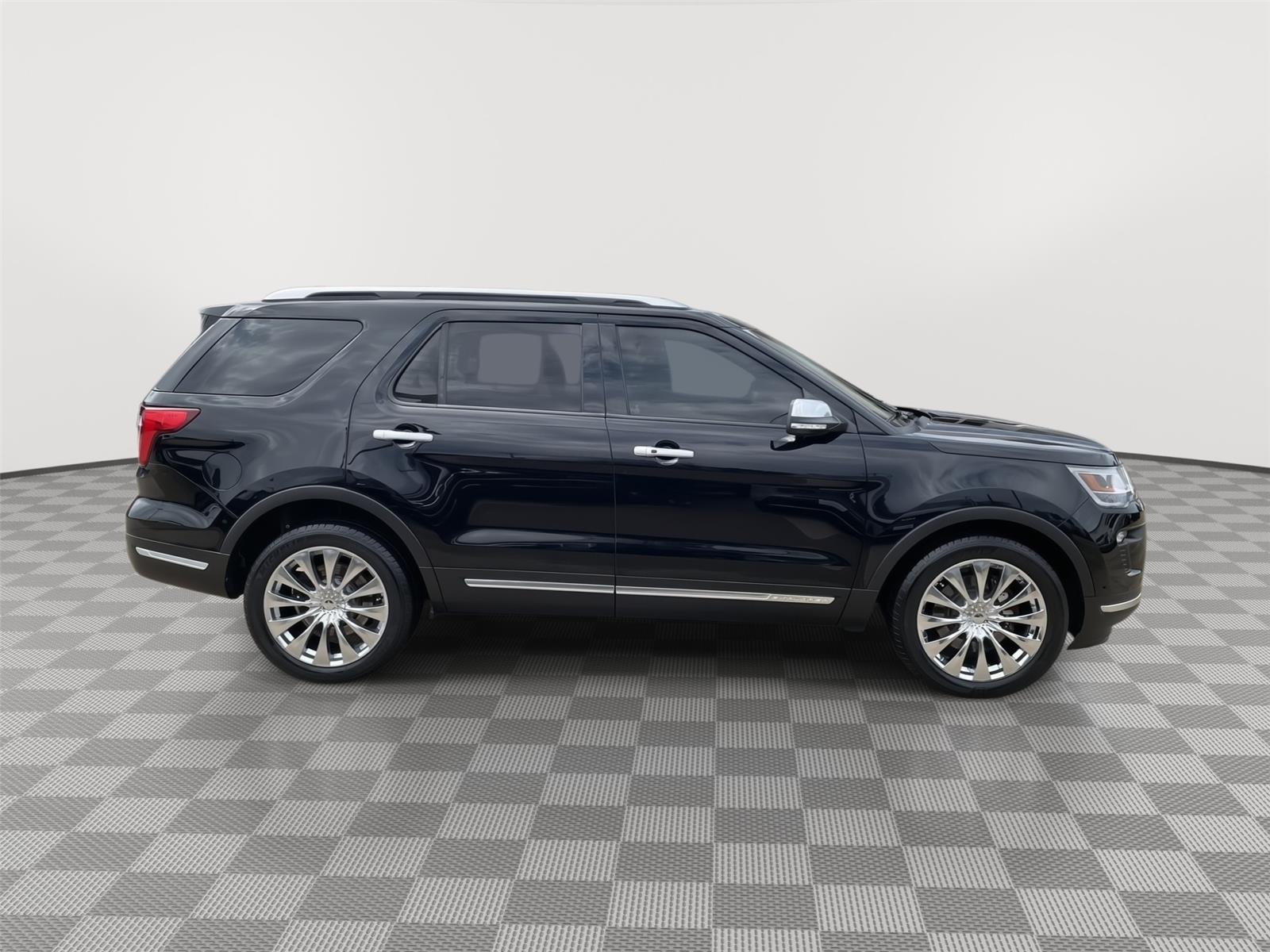 Vehicle photo 7