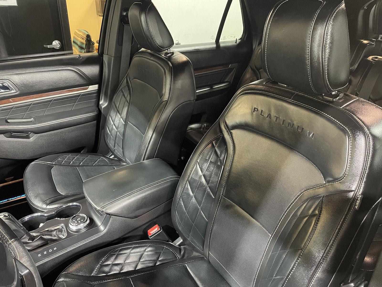 Vehicle photo 12