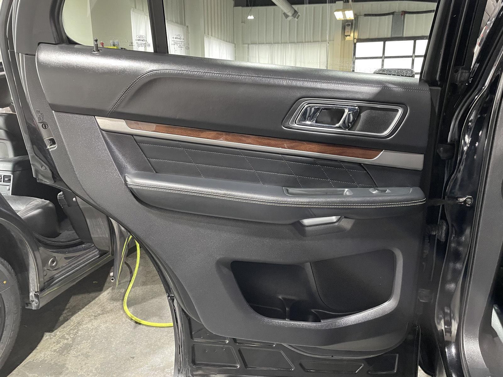 Vehicle photo 15