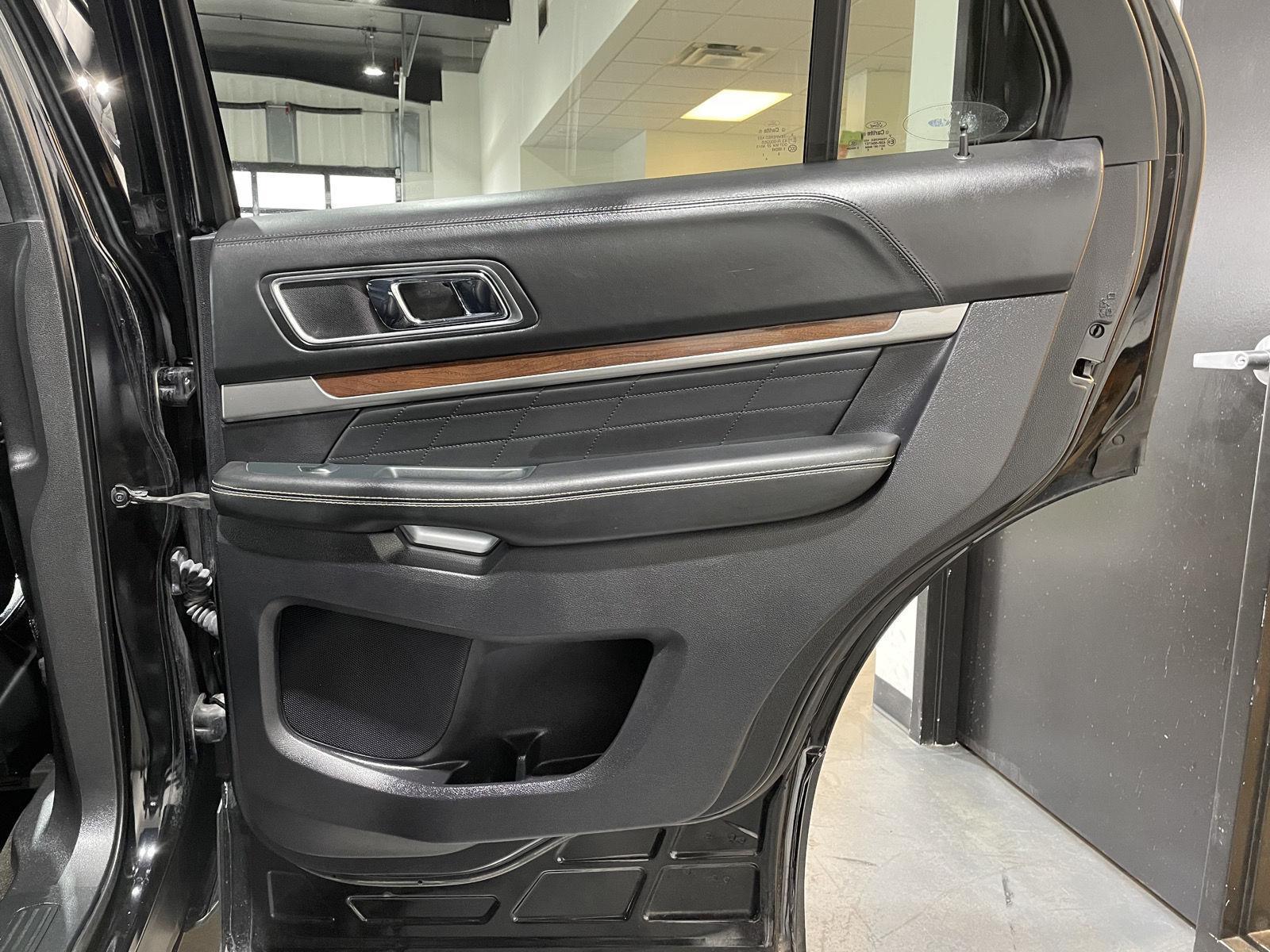 Vehicle photo 18
