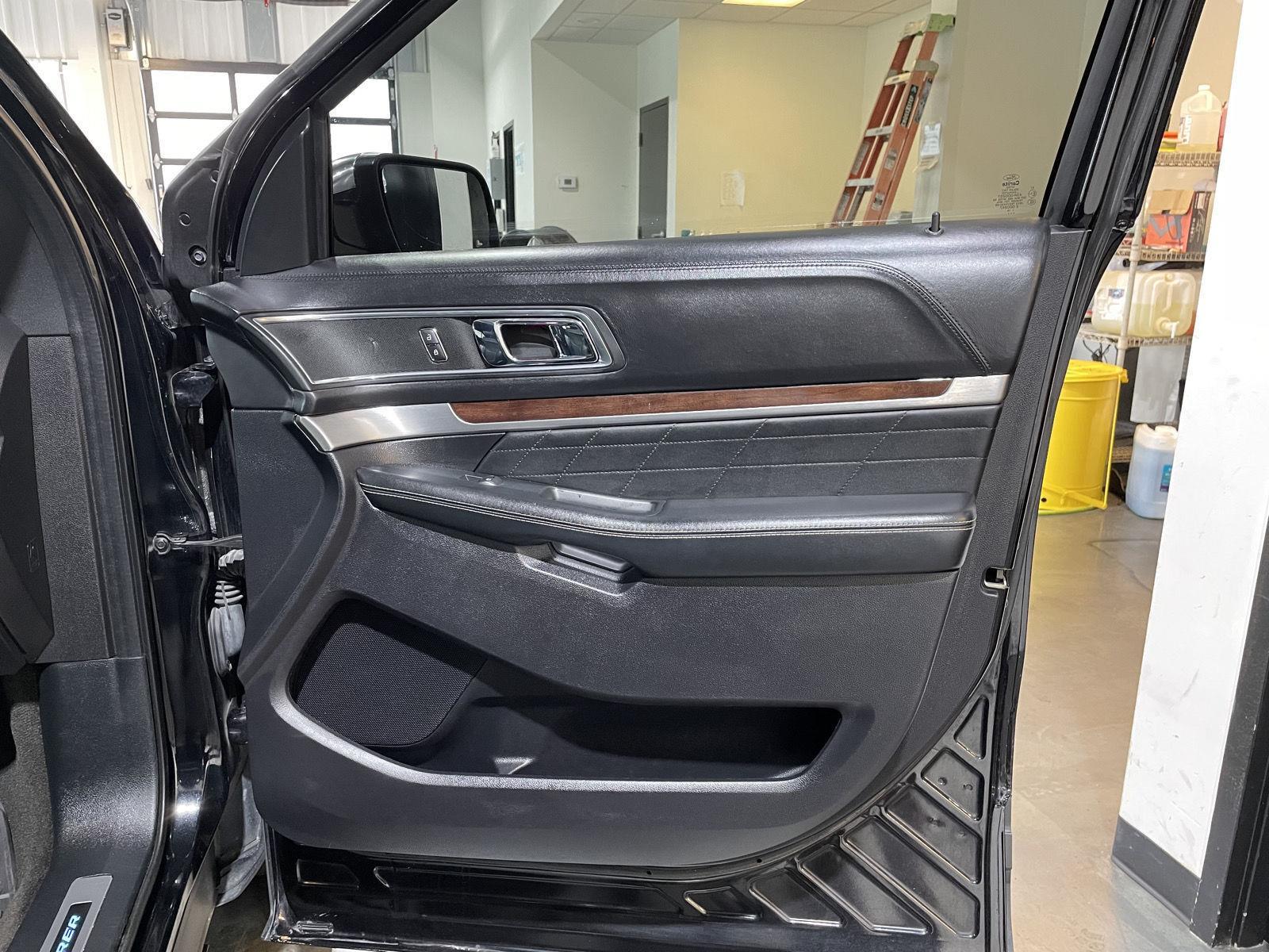 Vehicle photo 21