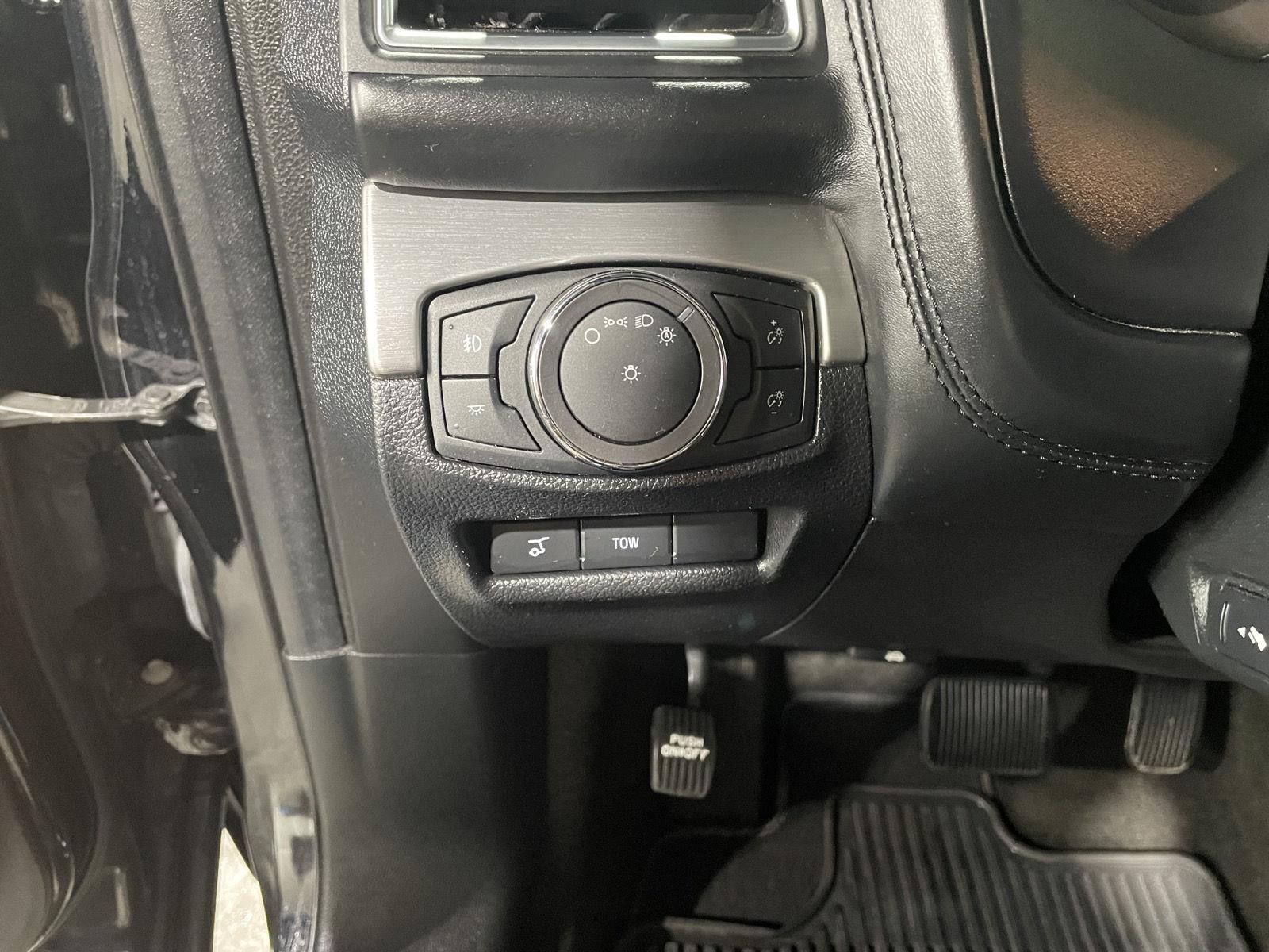 Vehicle photo 29