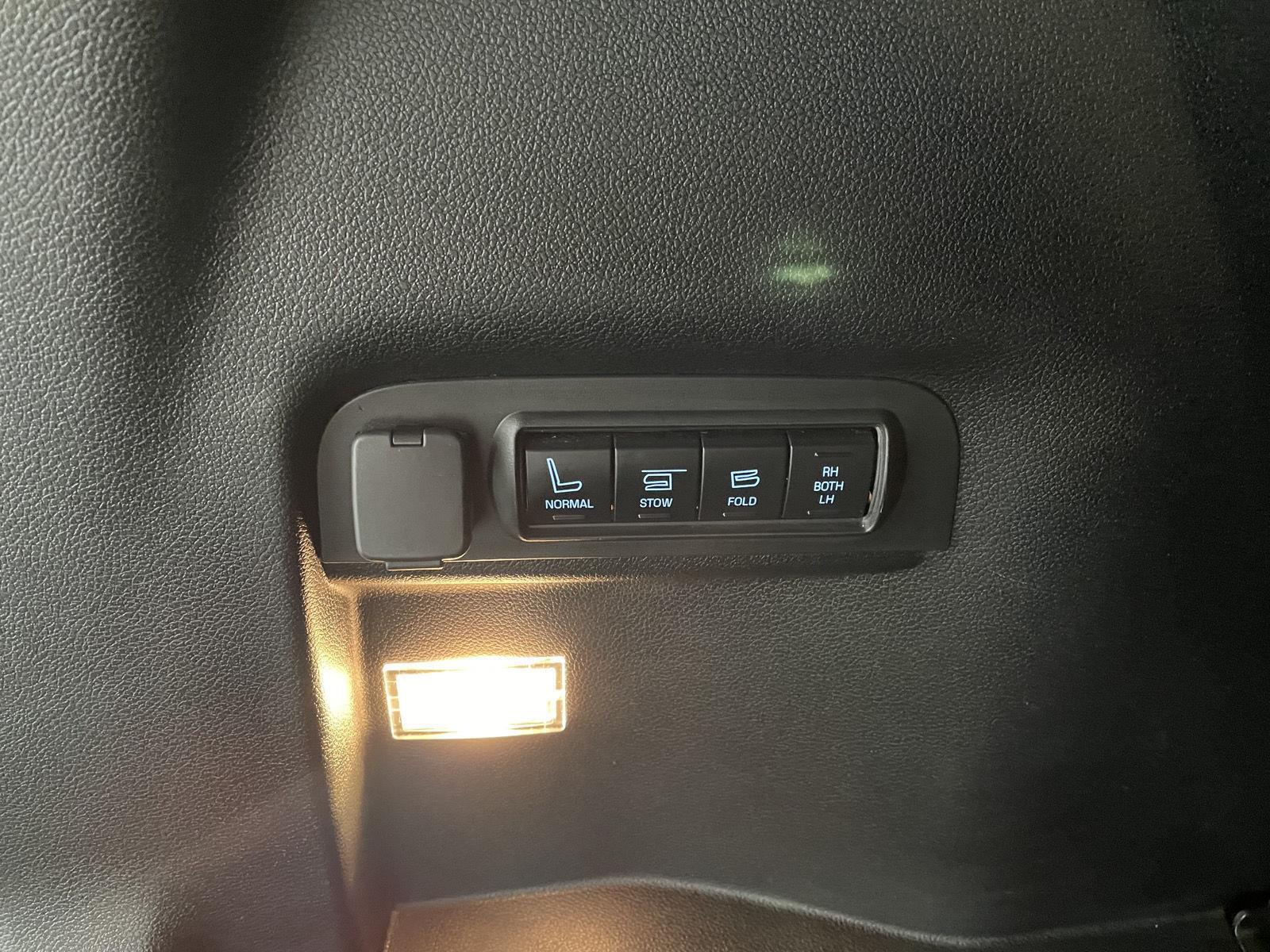 Vehicle photo 40