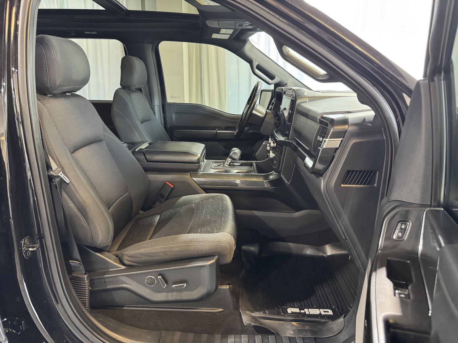 Vehicle photo 24