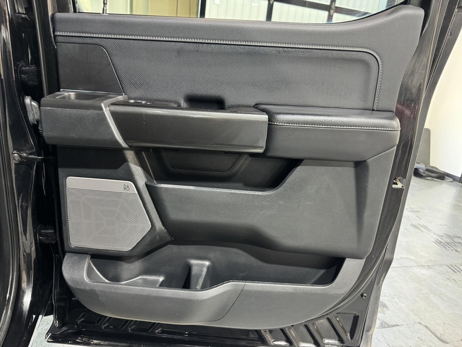 Vehicle photo 27