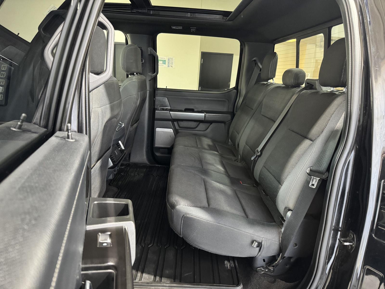 Vehicle photo 30