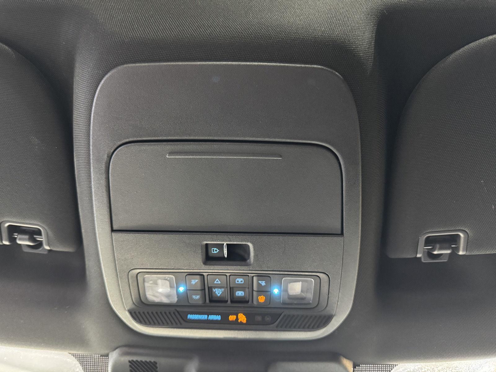 Vehicle photo 32