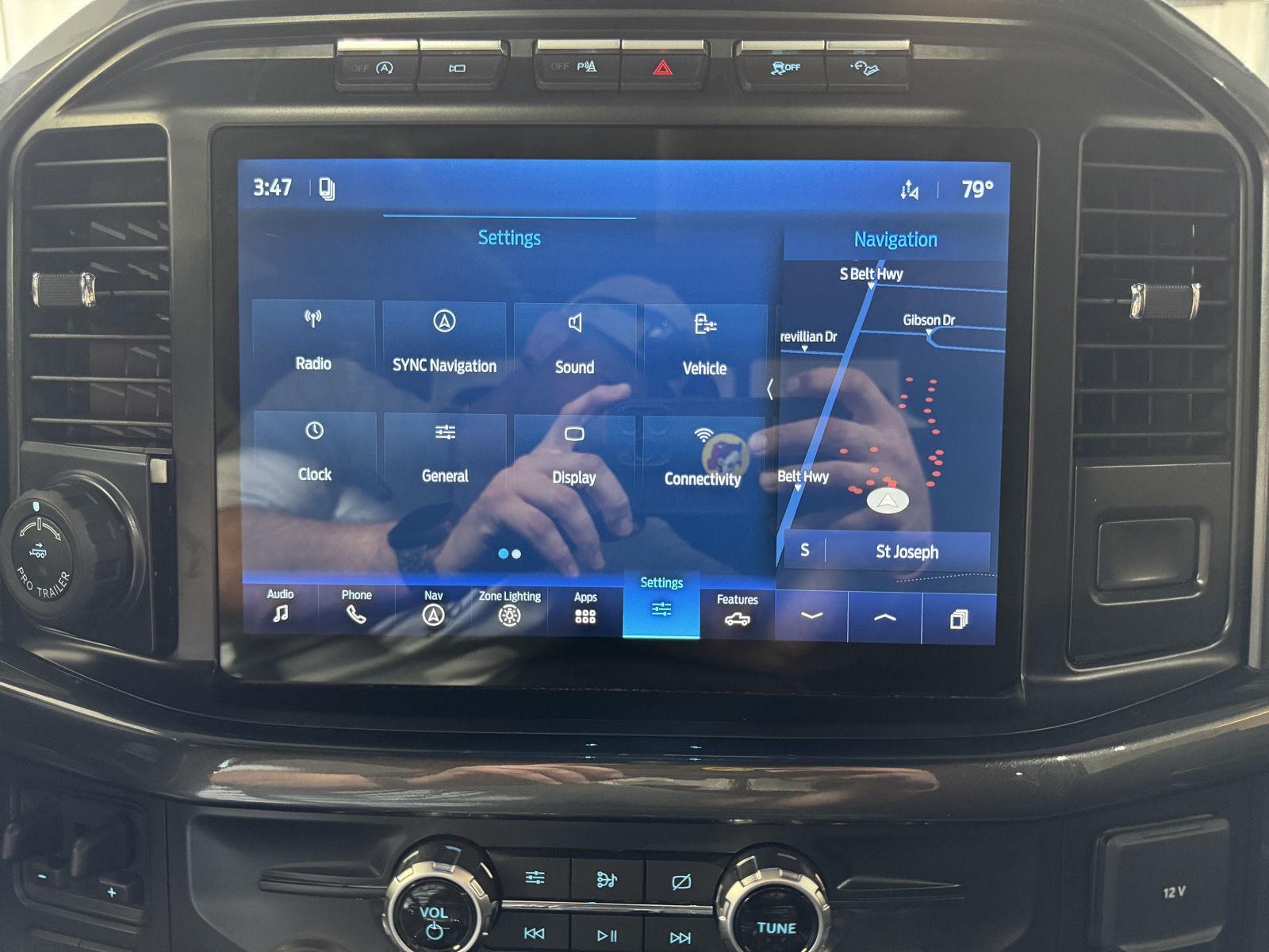 Vehicle photo 34
